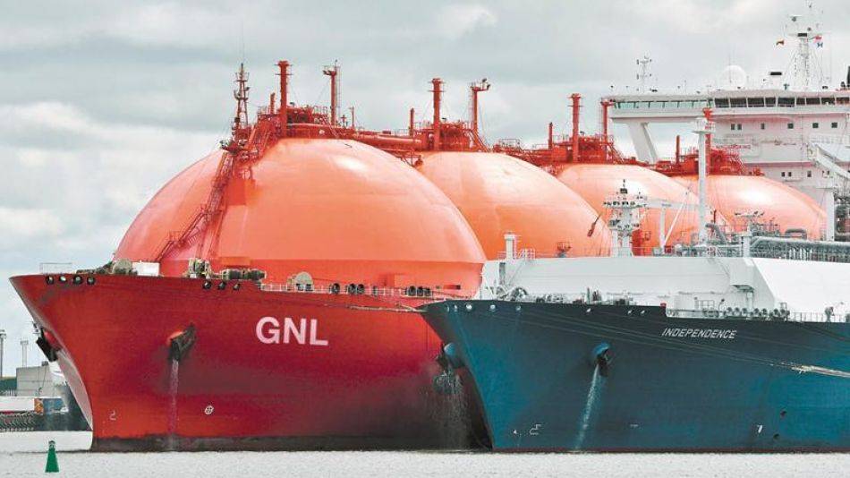 Llegan los primeros barcos de GNL para hacerle frente al frío