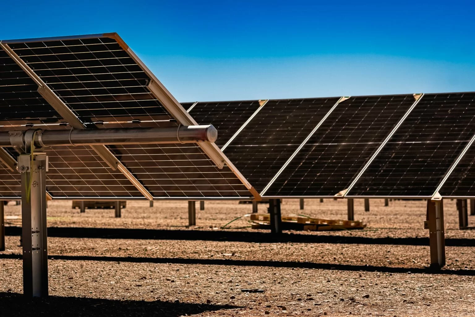 Técnicos creen que un pico de energía solar podría haber causado el apagón masivo en Europa
