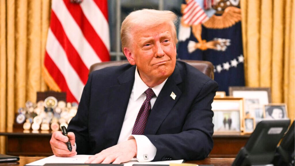 Casi la mitad de los estadounidenses teme no poder pagar la nafta por el impacto de la guerra en Medio Oriente