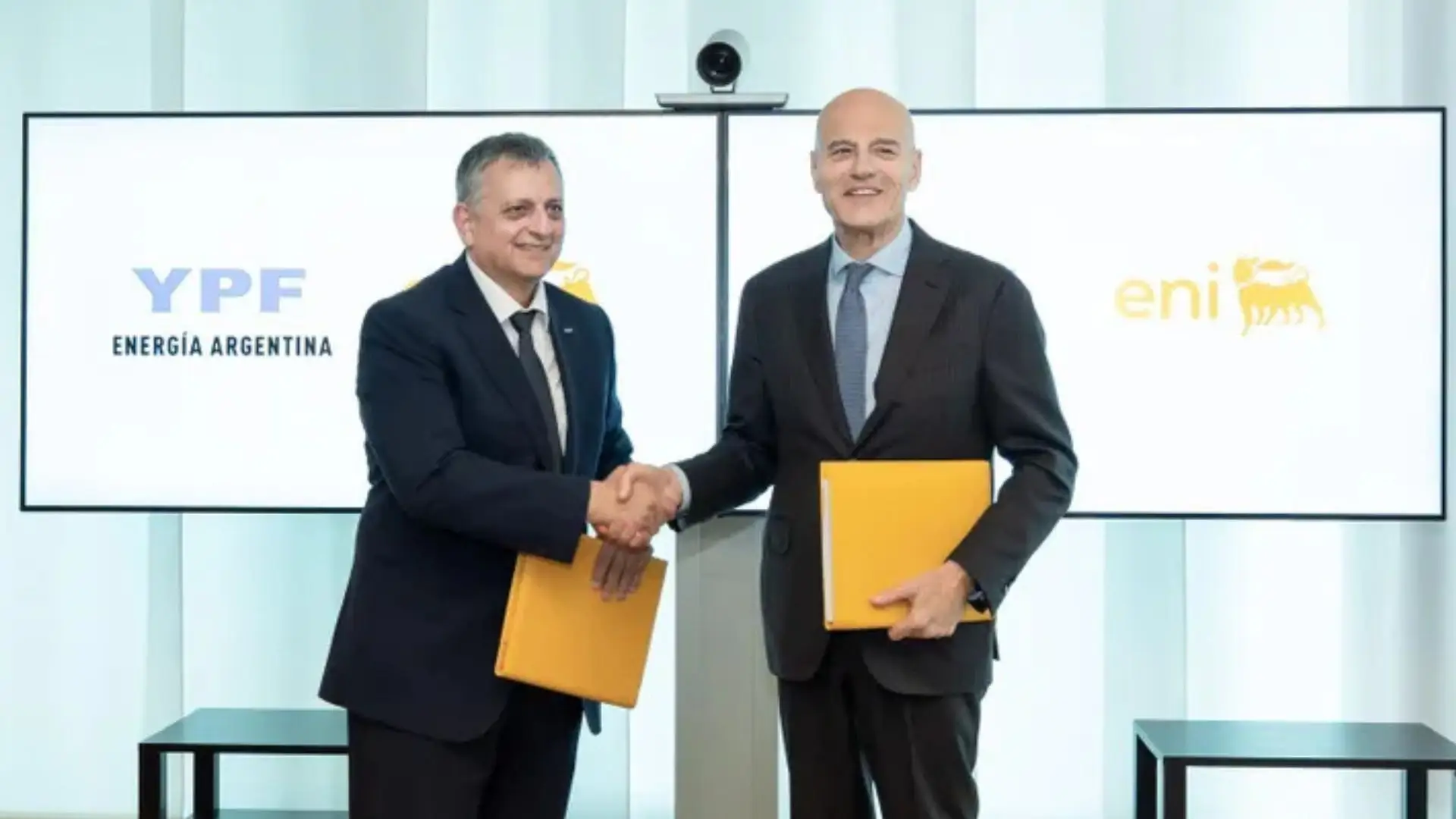 YPF y Eni acuerdan avanzar en proyecto de GNL en Vaca Muerta