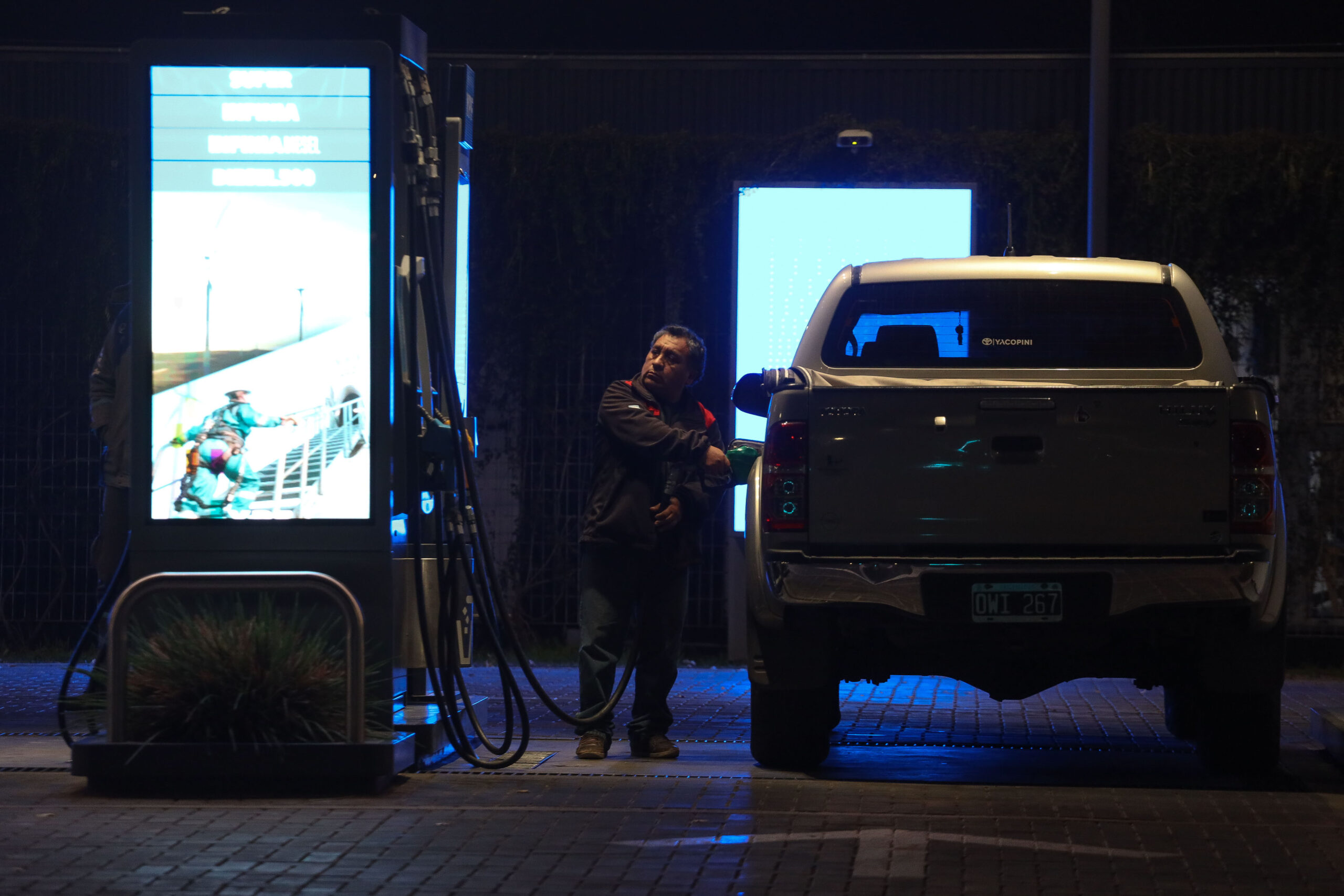 YPF congela los combustibles por 45 días y amortigua el impacto del petróleo internacional