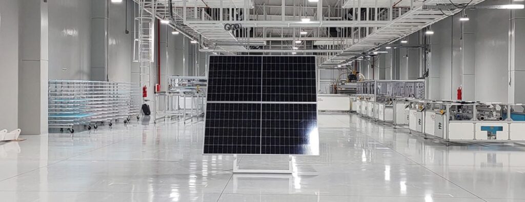 A fin de año empieza a producir la primera fábrica de paneles solares de Argentina