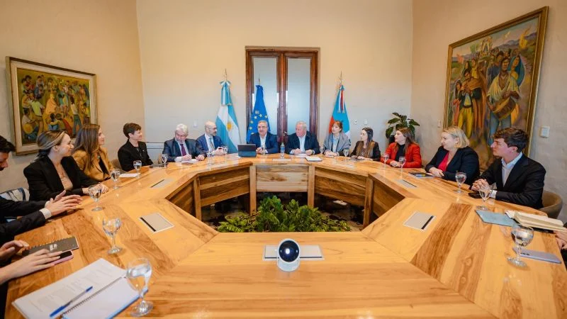 Catamarca impulsa inversiones mineras y un acuerdo educativo con la Unión Europea