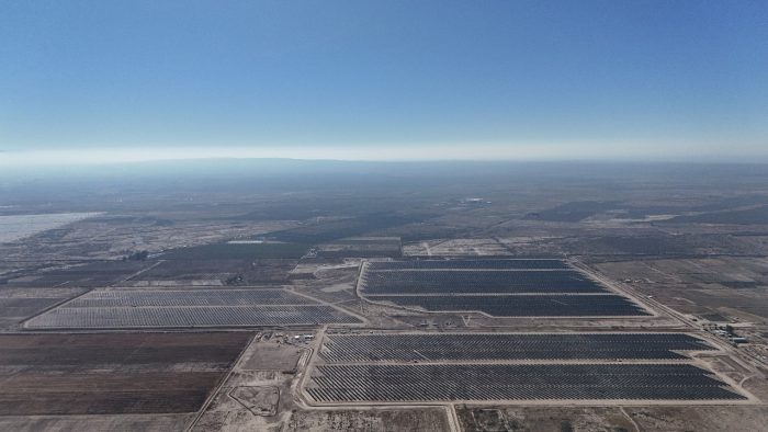 Mendoza anunció en AmCham la entrada en operación comercial del Parque Solar Anchoris