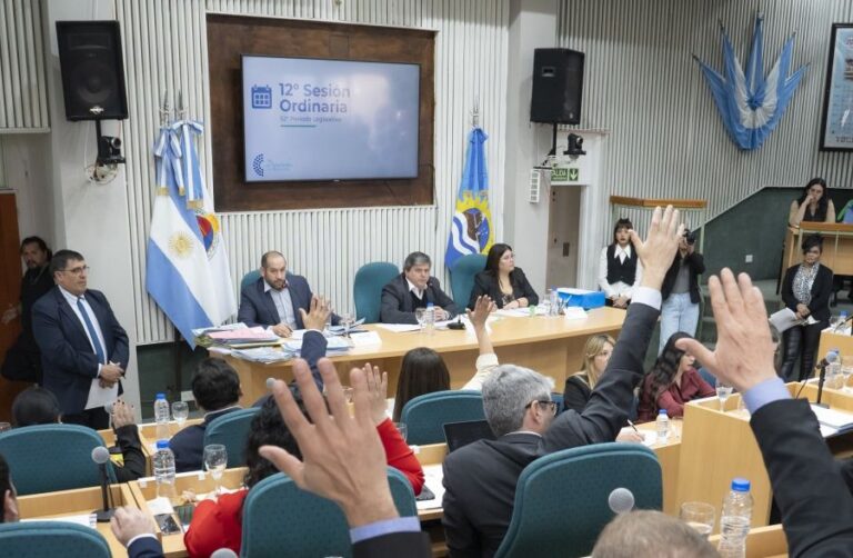 Santa Cruz exige por ley la contratación del 90% de mano local en minería