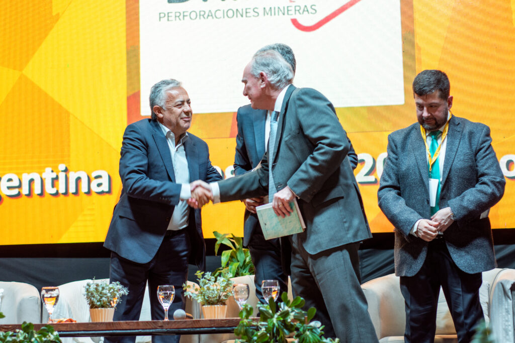 Cornejo anunció que envió a la Legislatura la DIA de PSJ y el proyecto para crear la Ley de Regalías Mineras