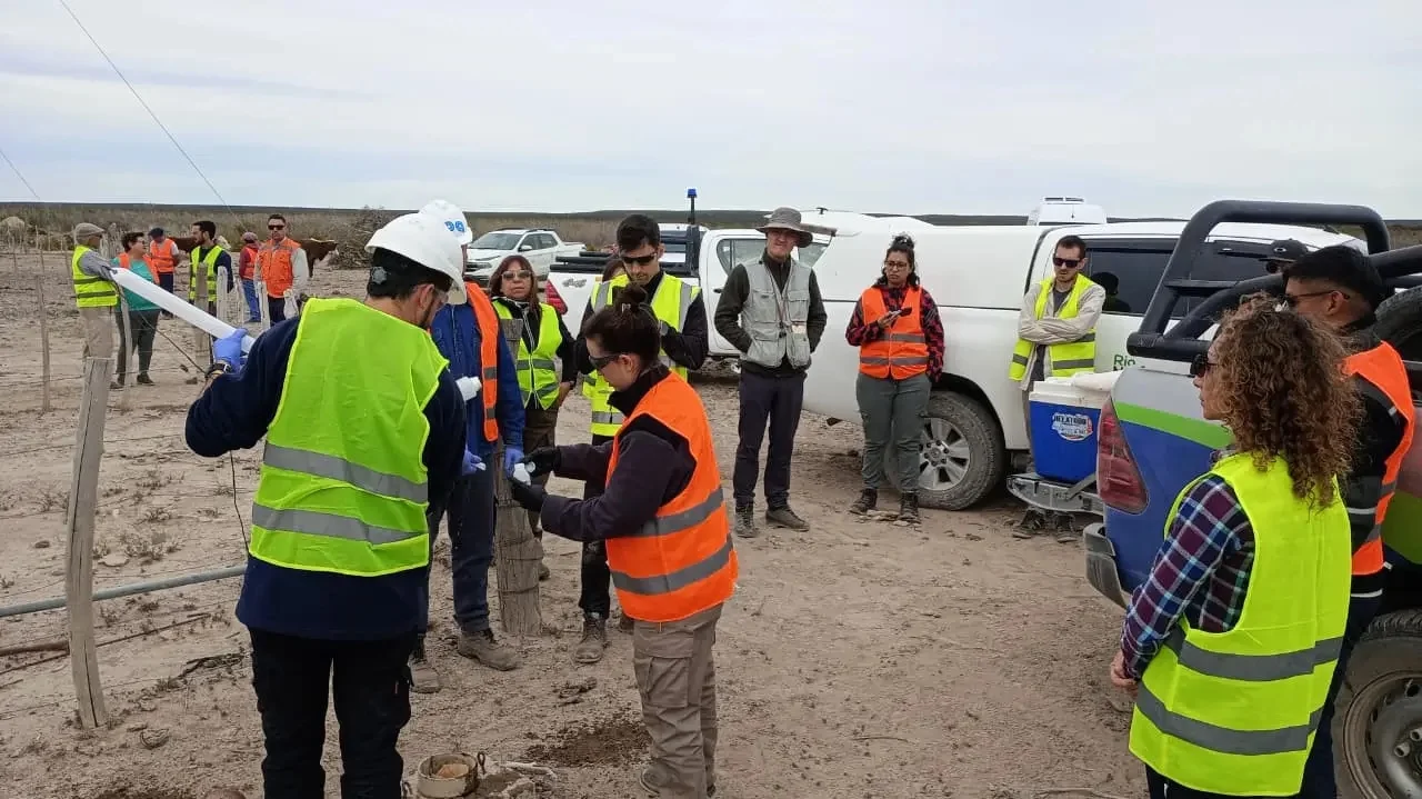 Vecinos y técnicos participaron en nuevos muestreos de agua en proyectos de uranio en Río Negro