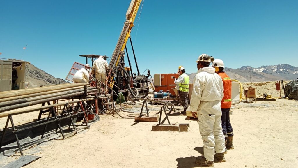 Autoridades de Mendoza recorrieron las primeras perforaciones del proyecto El Perdido en Malargüe