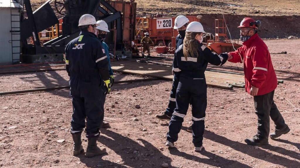Mendoza autorizó la cesión de dos áreas hidrocarburíferas de YPF a Venoil