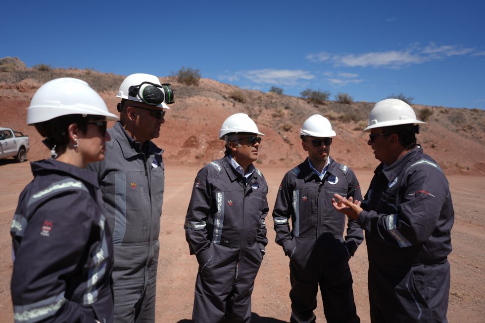 El gobernador de Mendoza recorrió la formación Vaca Muerta que se ubica en su provincia