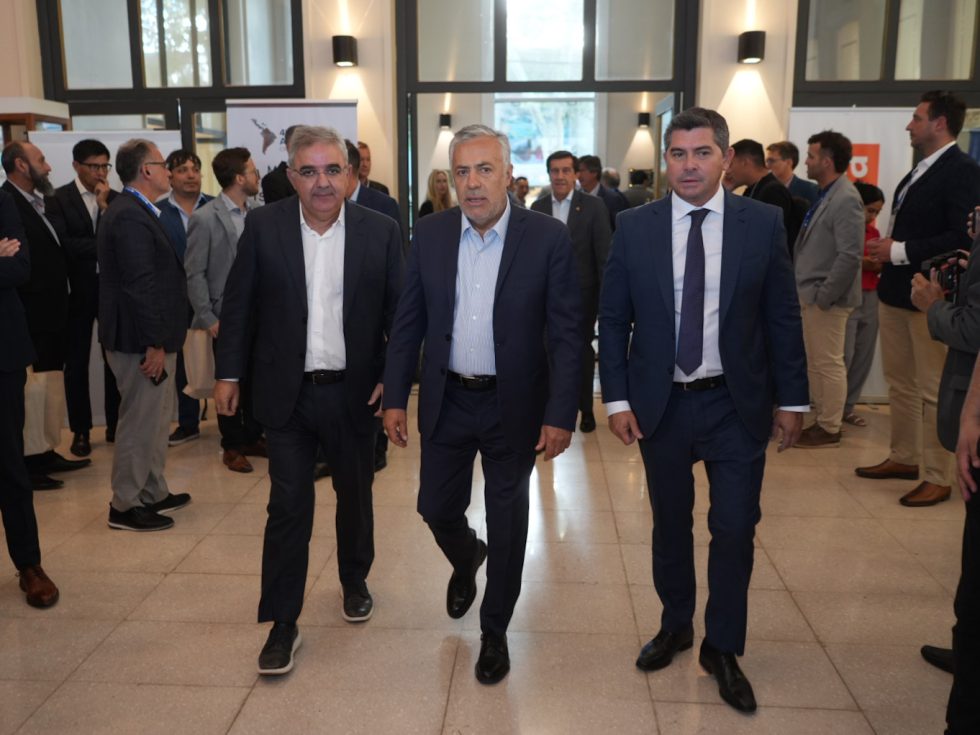 El gobernador de San Juan defenderá los cambios en la Ley de Glaciares en Diputados