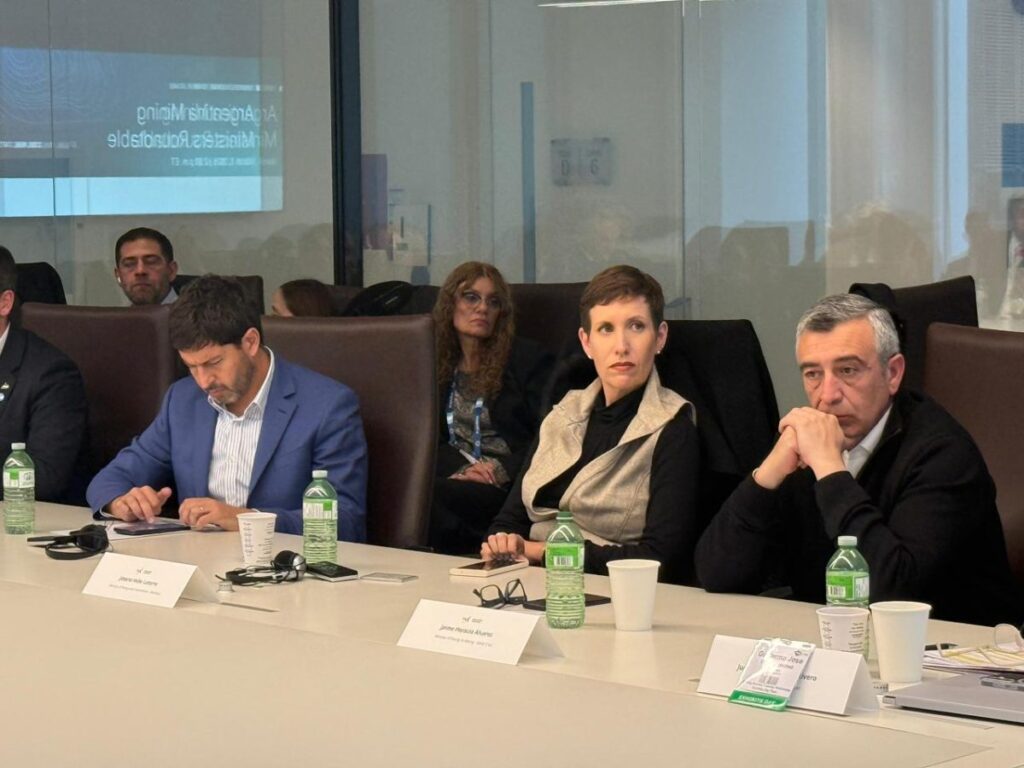 Mendoza presentó al proyecto de cobre PSJ y llamó a conectar el capital con las iniciativas mineras