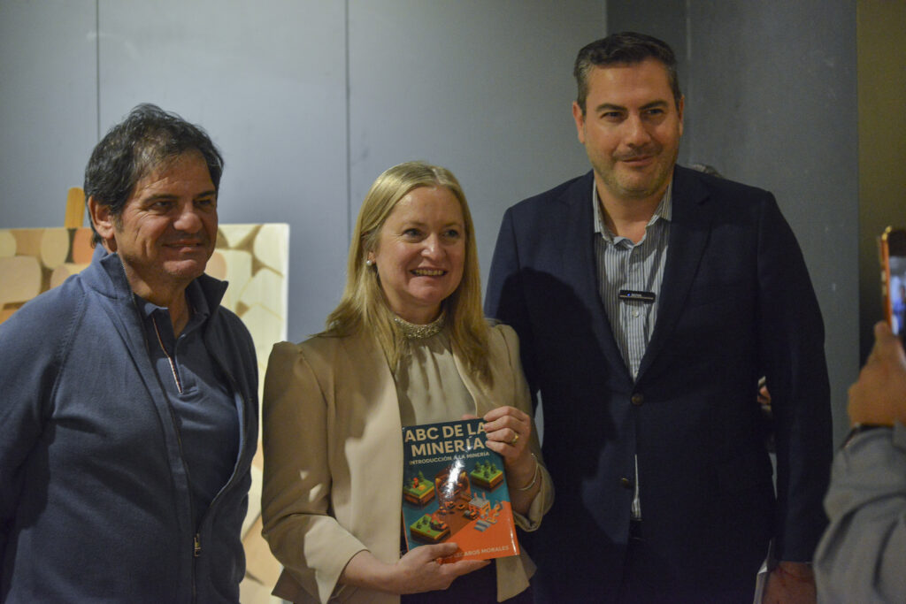La Legislatura de Mendoza fue escenario de la presentación del libro “ABC de la Minería”, del chileno Francisco Lecaros