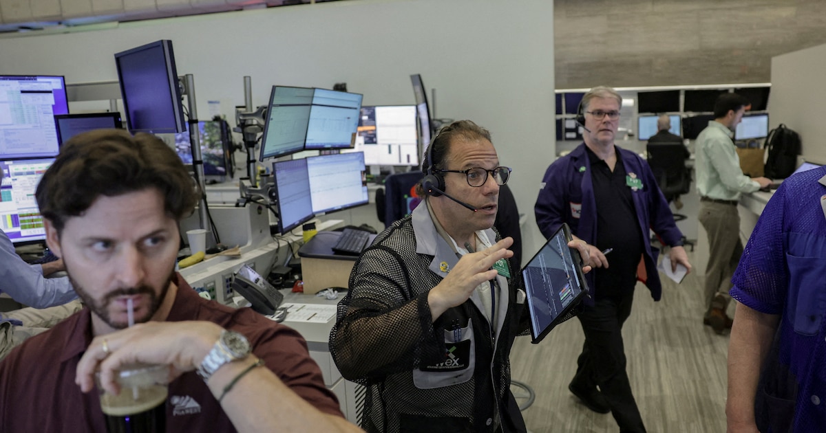 Las acciones y los bonos argentinos subieron pese al retroceso de Wall Street
