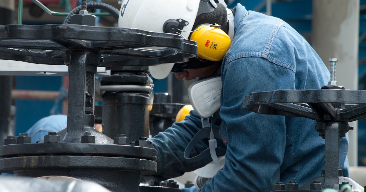 Petroleros acuerdan gratificaciones escalonadas y premios por productividad