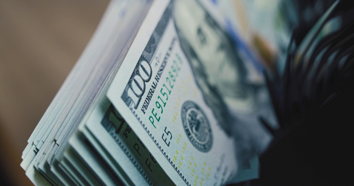 El dólar mayorista cayó por tercer día seguido y julio cerró con una suba de 0,2%