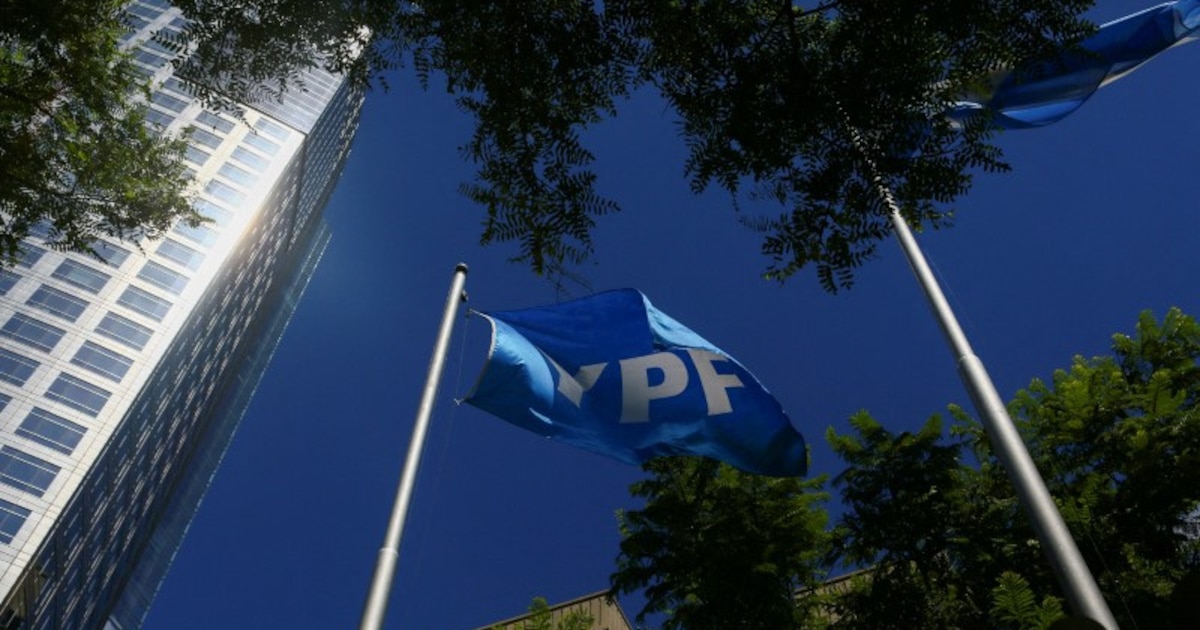 YPF desdoblará sus acciones en una relación de 10 a 1 desde agosto