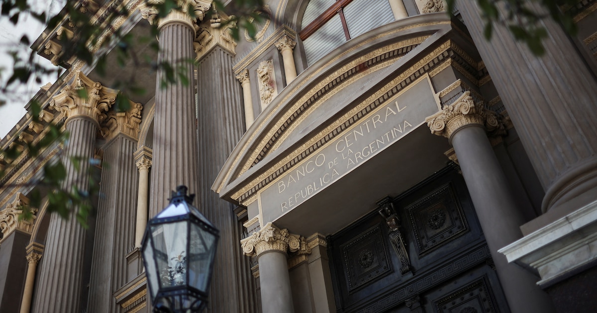 El Banco Central frenó al dólar mayorista con ventas de futuros