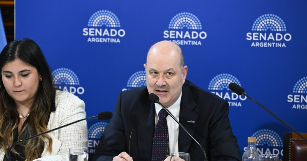 El Gobierno prepara un proyecto de desregulación con cambios en farmacias, cabotaje y mercado de capitales