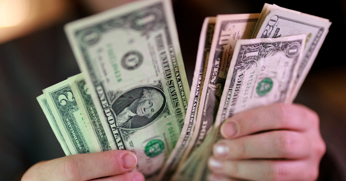 El dólar mayorista bajó tras cuatro jornadas de subas y cerró a $1.477,50