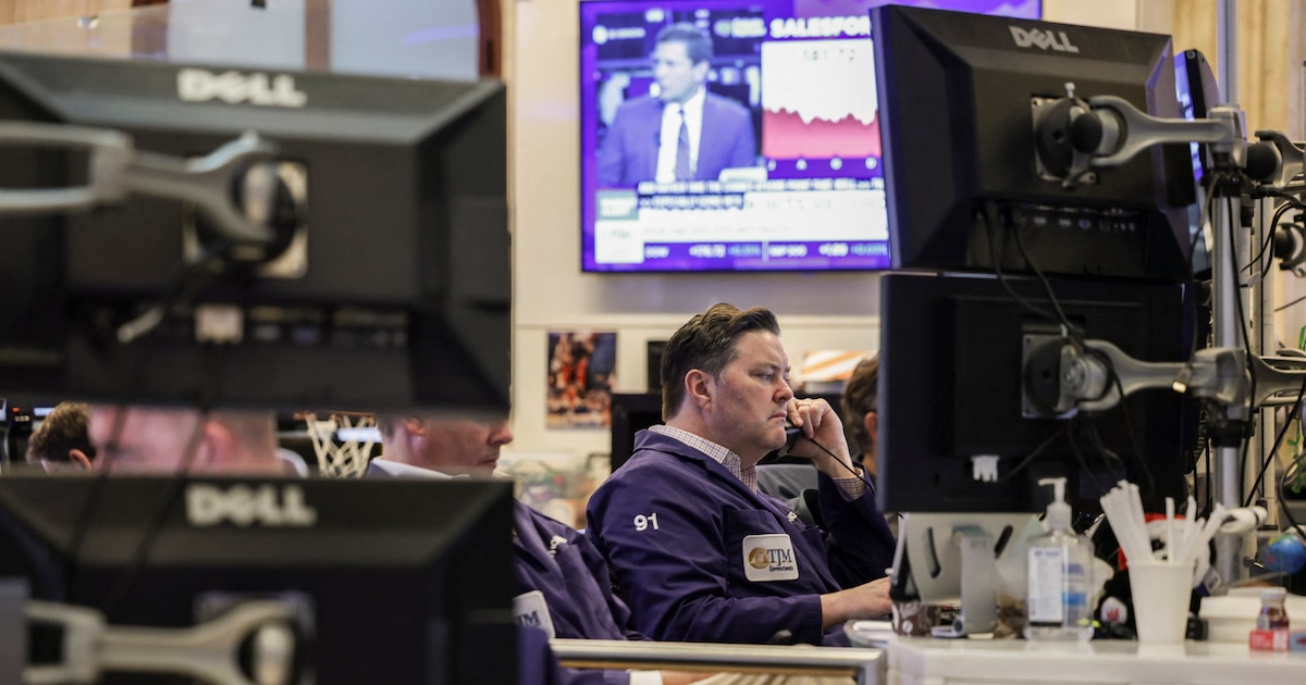 Las acciones argentinas operan en baja en Nueva York mientras el petróleo sostiene al Merval