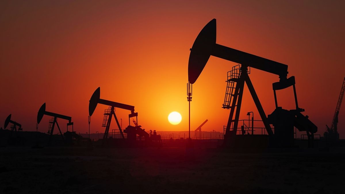 El Brent retrocede a US$86,95, aunque conserva una suba mensual cercana al 20%