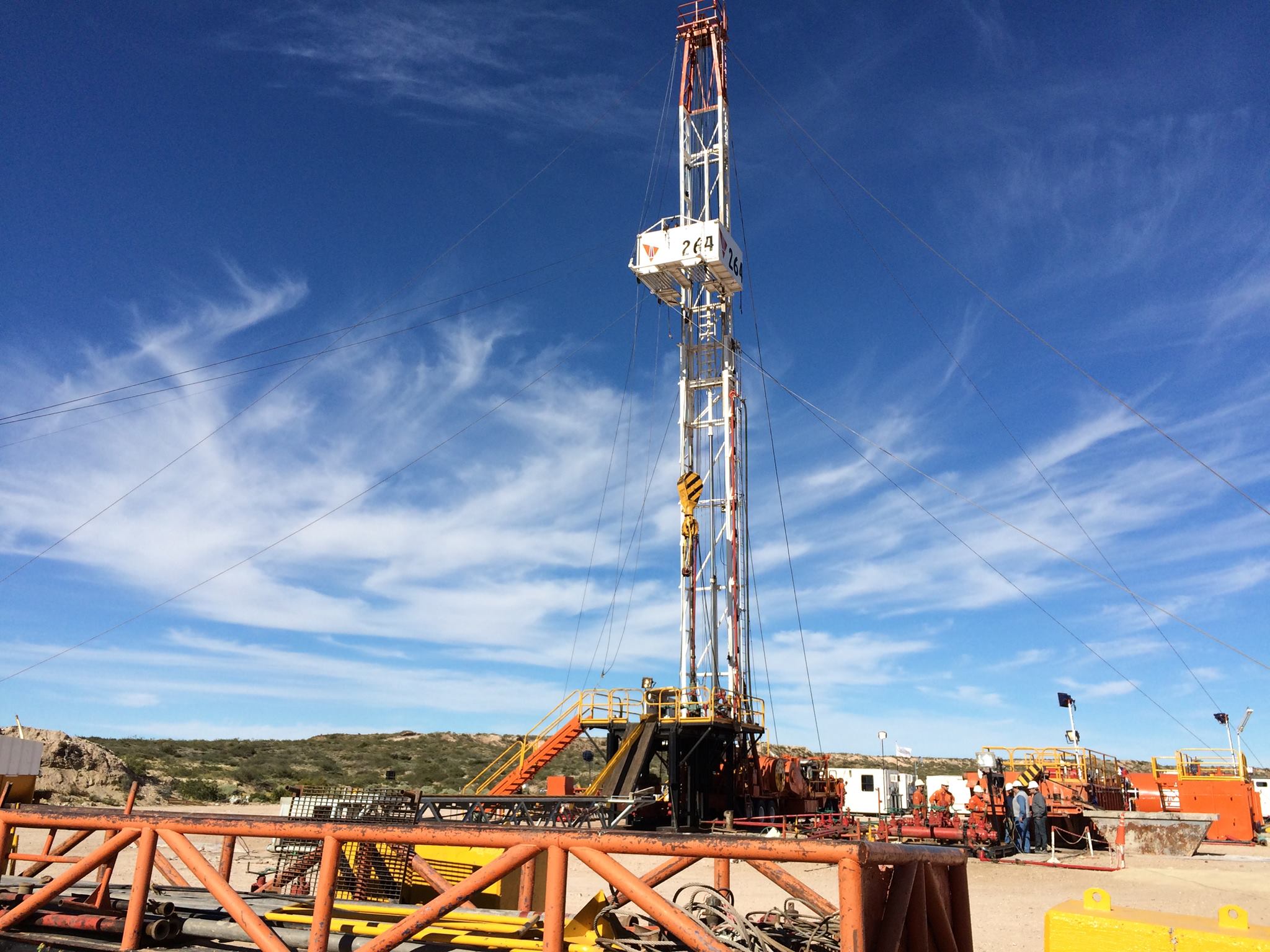 YPF proyecta una planta de tratamiento de gas en Vaca Muerta para exportar GNL