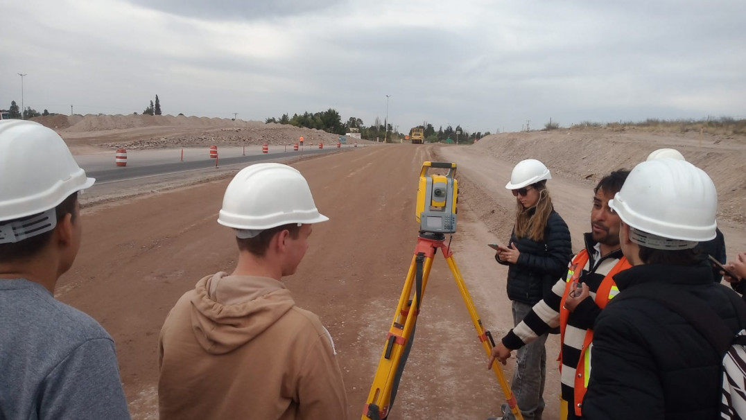 Empleo: buscan profesionales para trabajar en sectores de energía e infraestructura