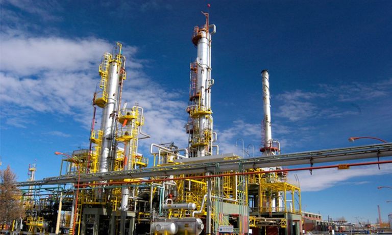 YPF elevó a niveles récord el procesamiento y la rentabilidad de sus refinerías