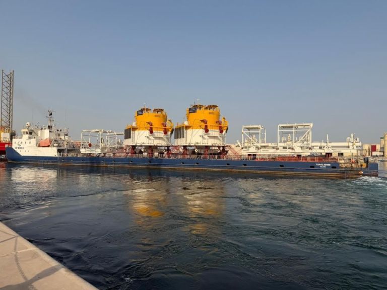 Las monoboyas de VMOS cruzaron Ormuz y siguen rumbo a Punta Colorada