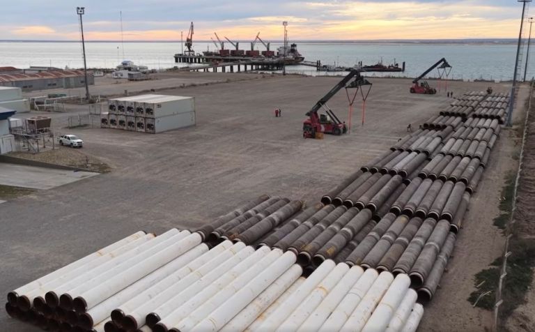 VMOS inicia el despliegue para construir el ducto submarino de Vaca Muerta