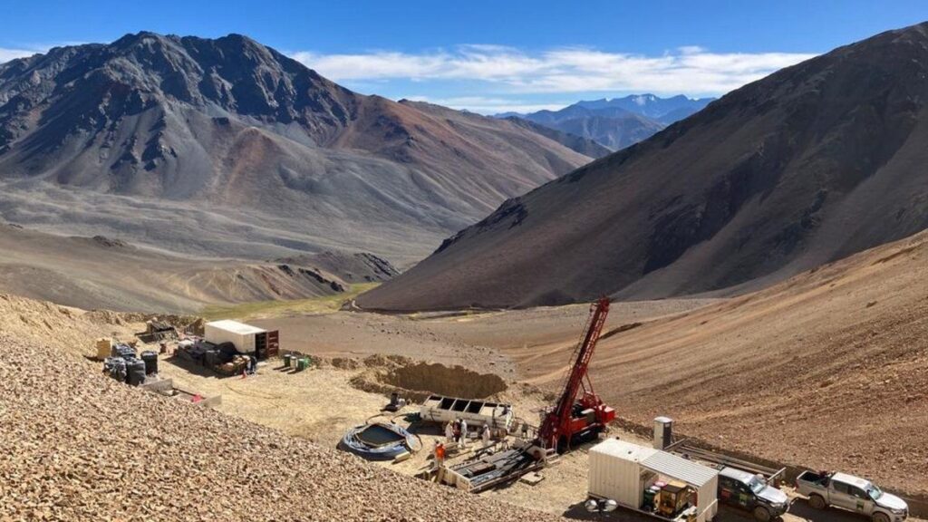 La Universidad Di Tella presentó un programa sobre gestión de territorios mineros y petroleros